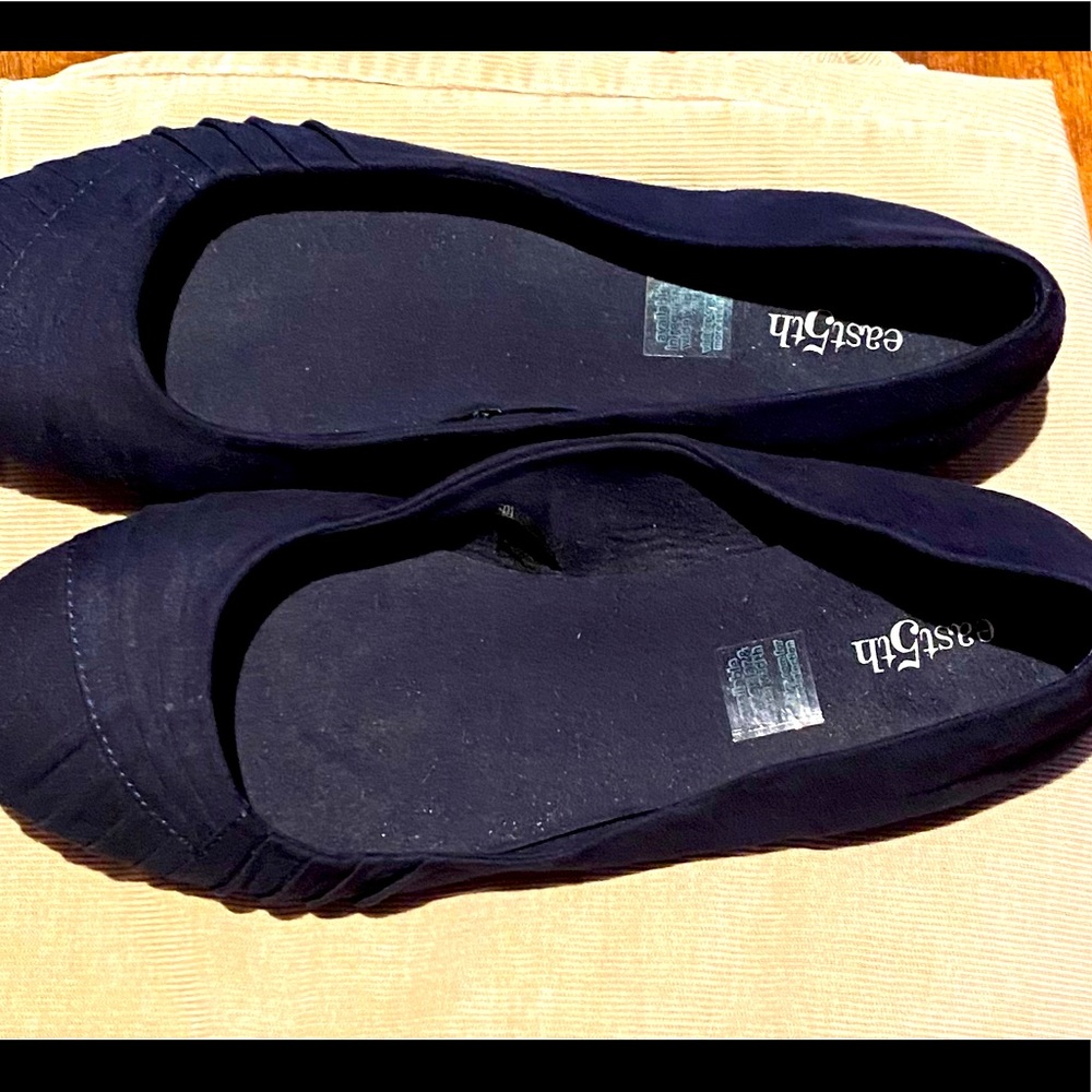Women’s Navy blue flats